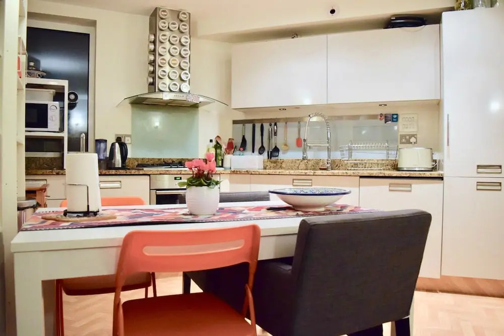 2 Bedroom Apartment in Haggerston