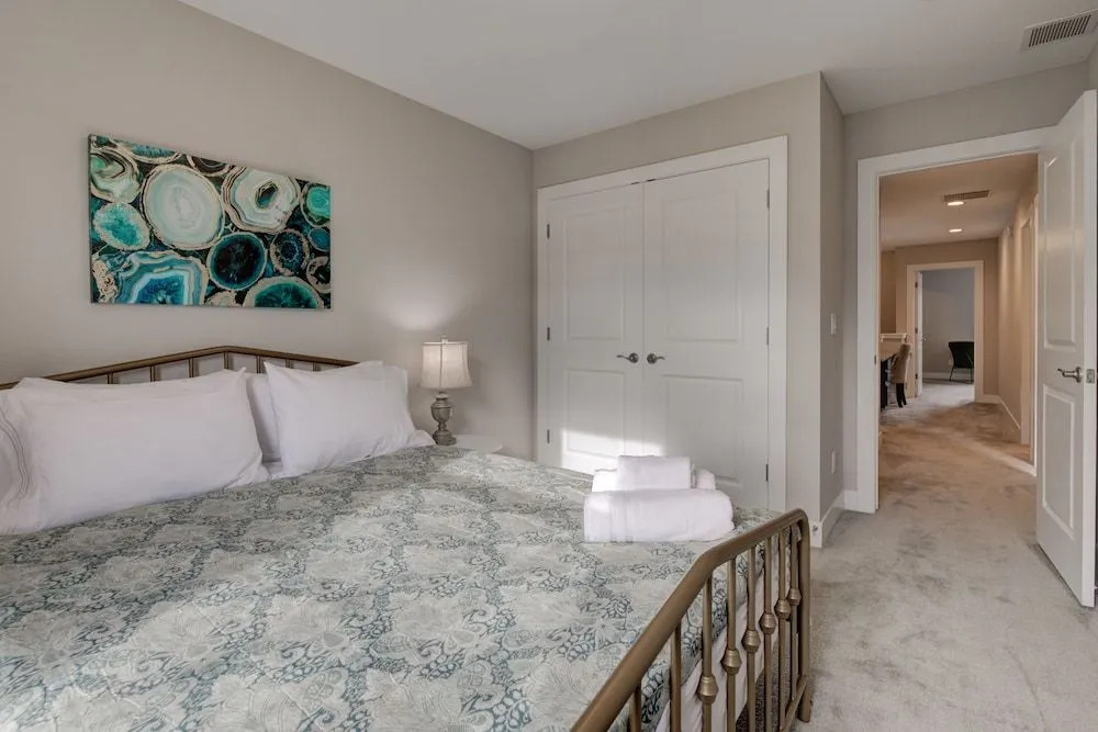 Marbella Lane Executive Townhome, 20 mins to Boulder