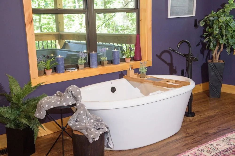 Whispering Waters 1 Bedroom Cabin by Redawning