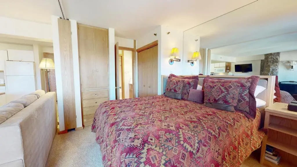 Laurelwood Condominiums Studio Deluxe Unit 107