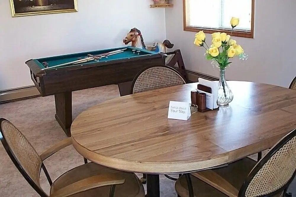 Aquarius Arms Motel