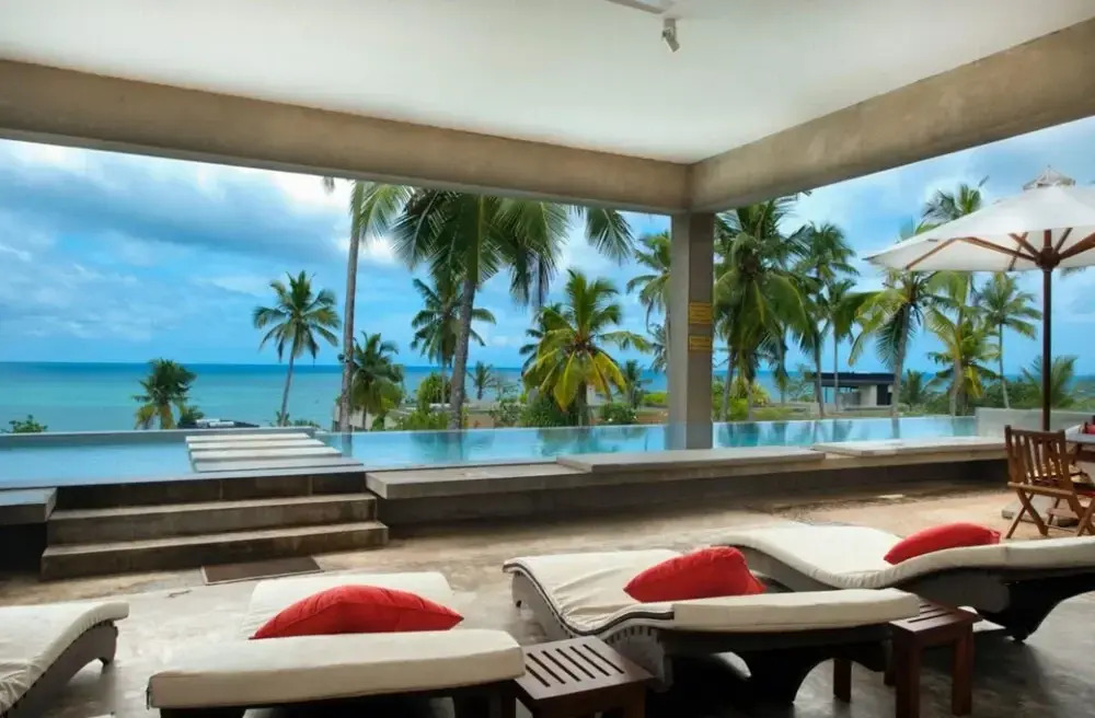 Modern Beach Villa With Roof Terrace