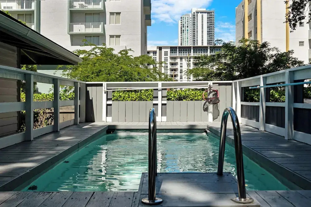 7BD Downtown Oasis Pool