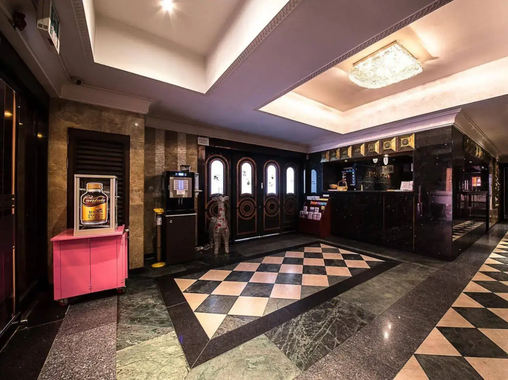 Valentine Hotel