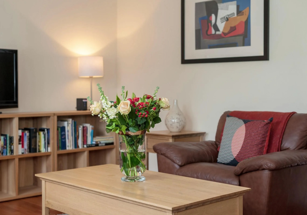 The Holyrood Road Residence - Rsa 120172