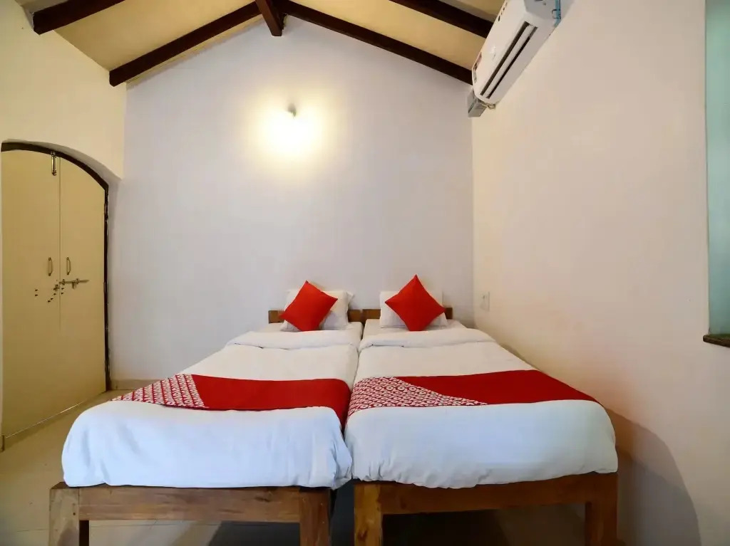 Romeo's Palace Guest House by OYO Rooms