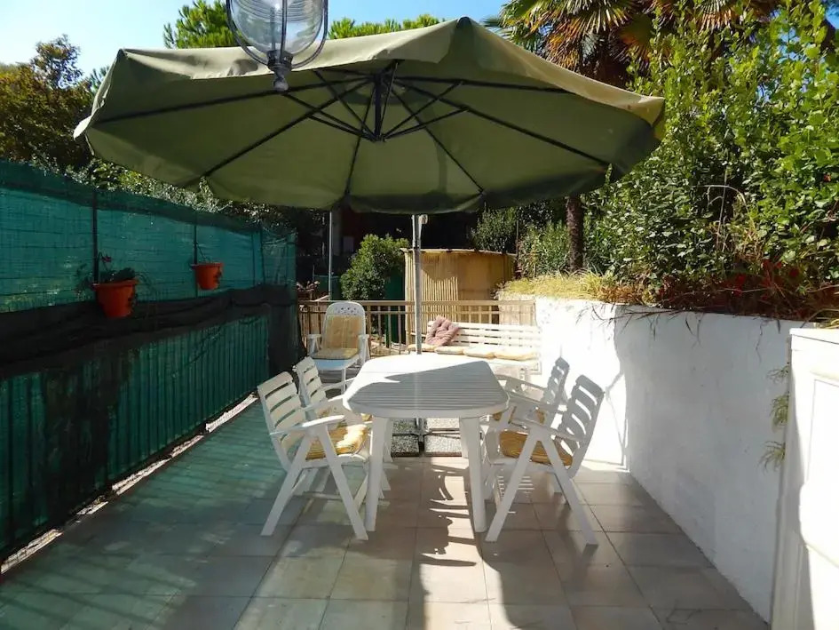 N53 - Numana, Bilocale Con Giardino