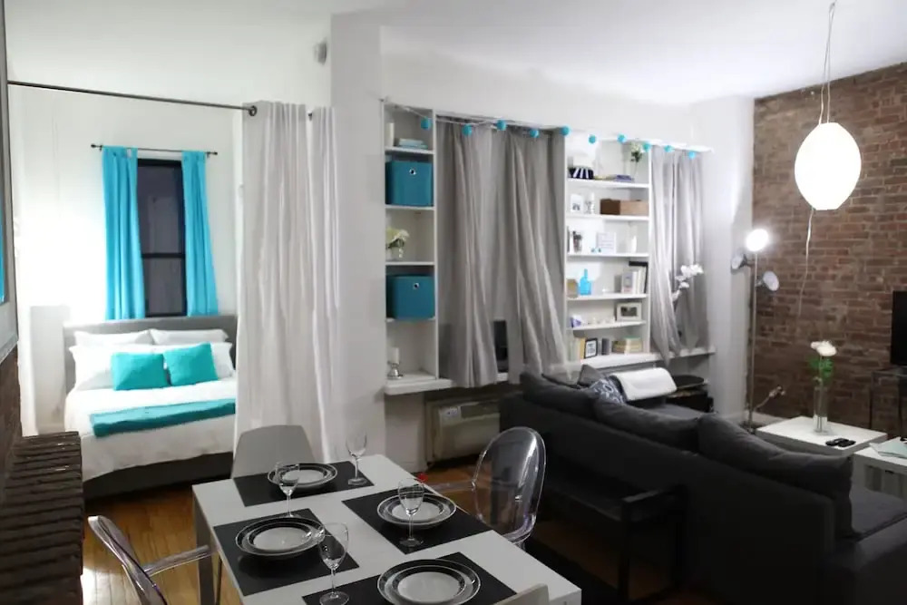 Cozy Central Park Pad Close To Trains & Shops!