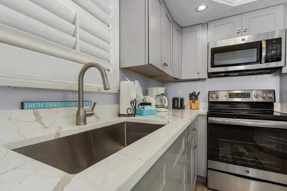 Beach Villas # 106 - Bogo24 2 Bedroom Condo by RedAwning