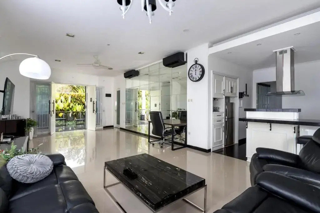 TJ White Villa 670m2 with Private Pool and Outstanding View by GLOBALSTAY