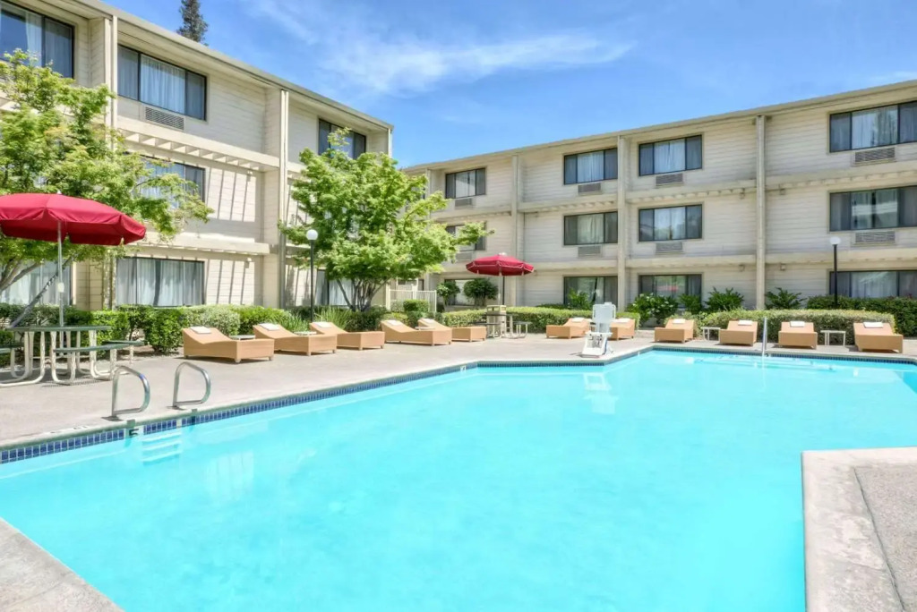 Hawthorn Suites Sacramento