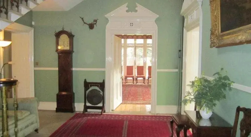 Hollybank House