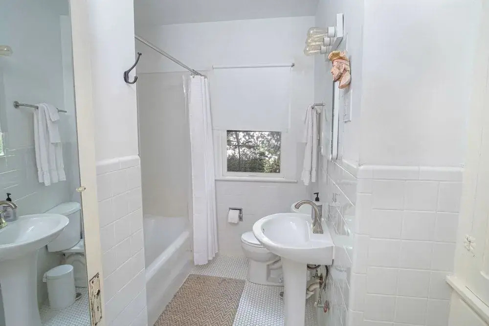 Close to Famous Attractions With Hot Tub and Fire Pit