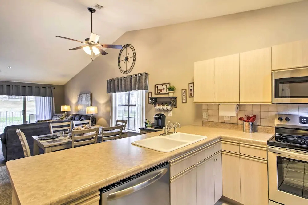 Near Branson Strip! Water-view Condo w/ Balcony