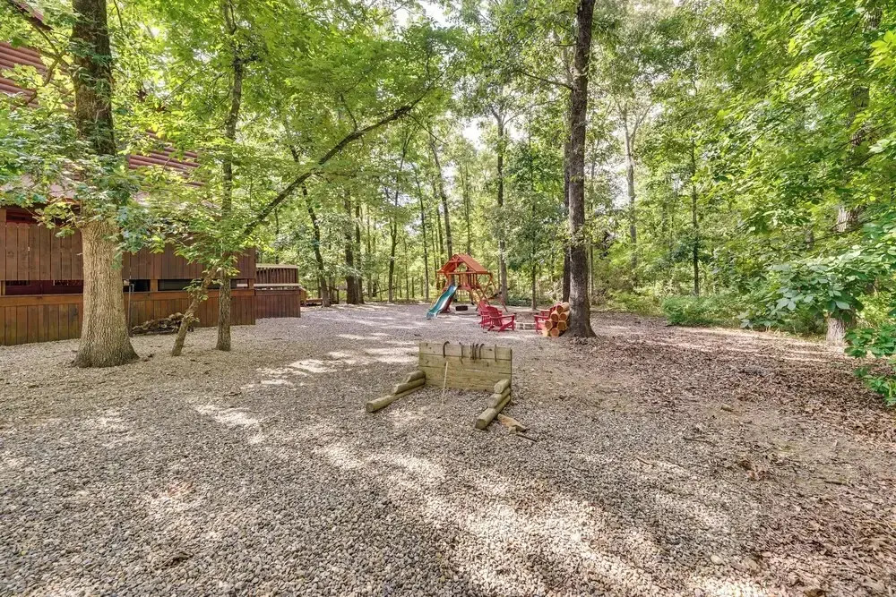 Hot Tub + Game Room: Family Retreat in Broken Bow