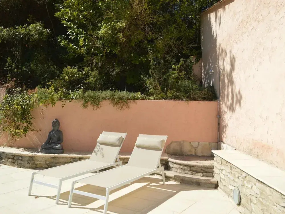 Holiday Home With Large Garden and Pool