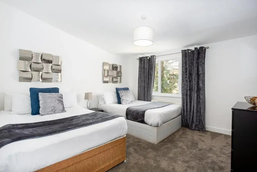 Preston Mews - Hot Tub, Parking, Sleeps 8!
