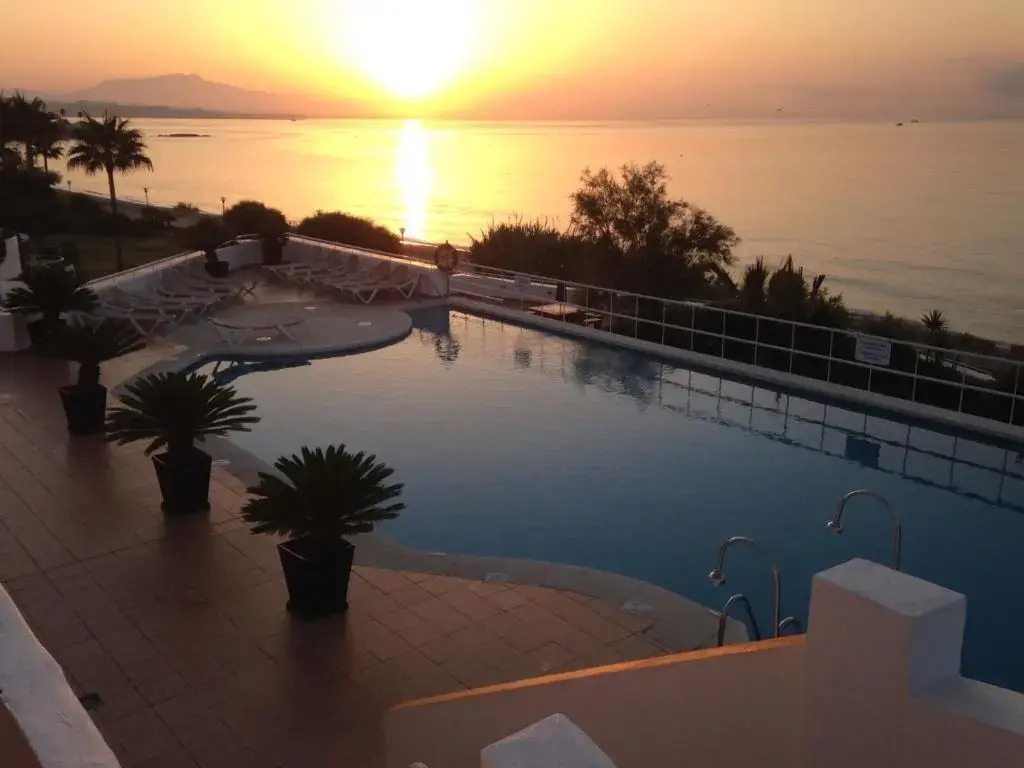 D9 Espectacular y moderno apartamento en primera línea - Estepona - Sinfonia del Mar