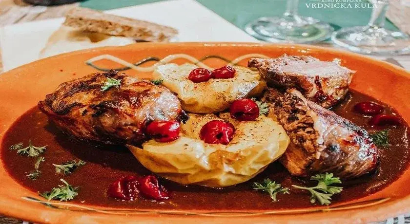 Etno Naselje Vrdnička kula - Fruške Terme