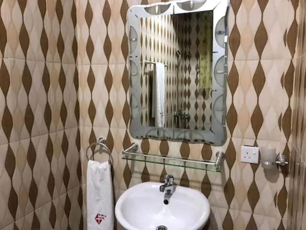 Plus 33 Hotel