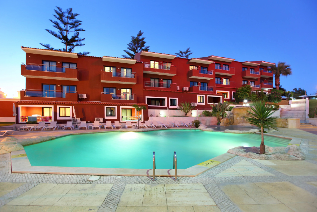 Topazio Vibe Beach Hotel & Apartments