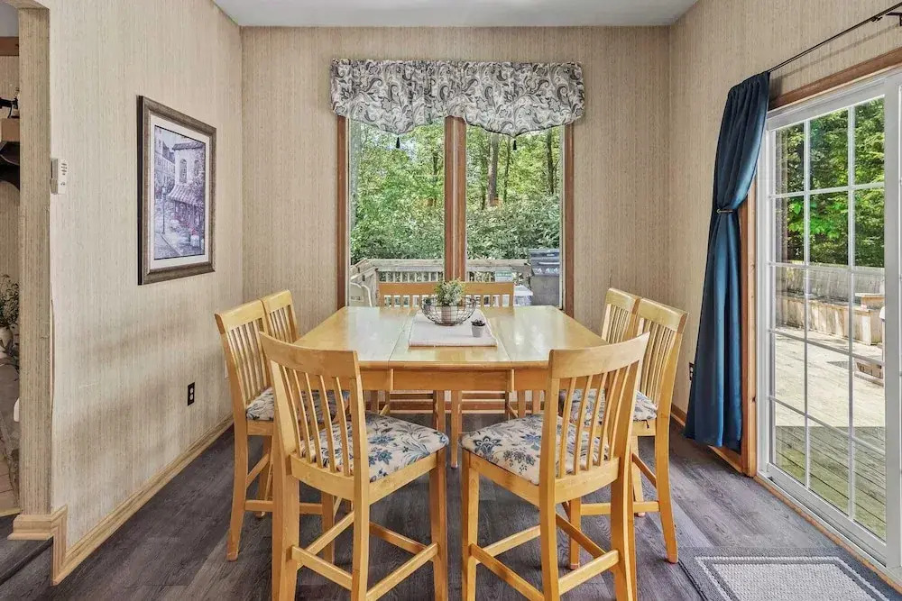 Harmony Ridge by Avantstay Fireplace, Large Deck & Forest Views