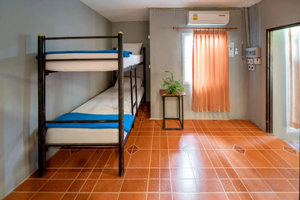 Eclipse Hostel and Bar