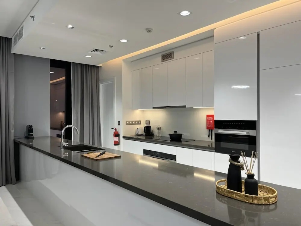 Maison Privee - Modern Family Retreat w/ Dubai Skyline Views
