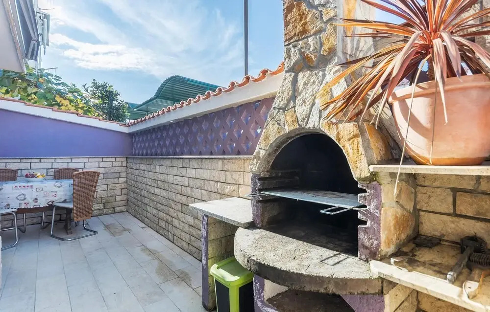 Beautiful Apartment in Barbariga With 1 Bedrooms and Wifi