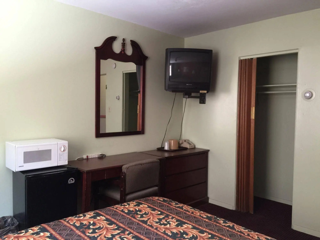 Travelers Motel