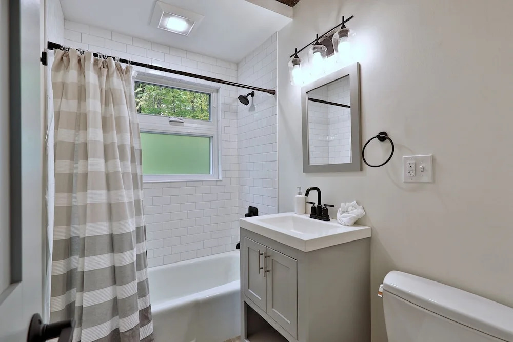 Left Duplex Home Directly Across From Pico Mountain, Close to Killington, home