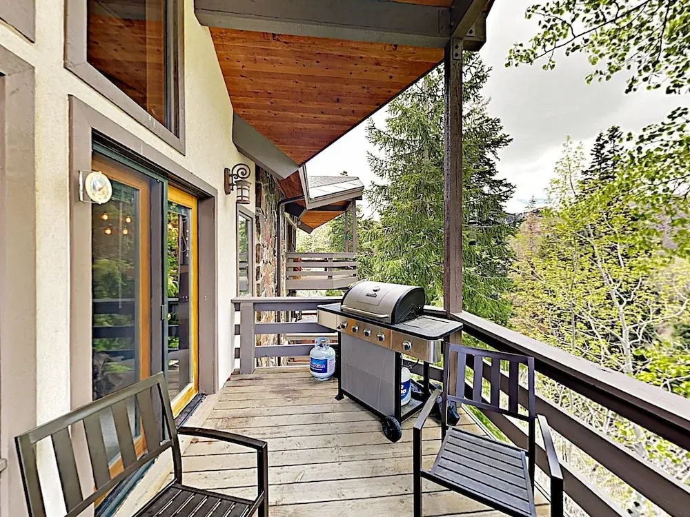 New Listing! Alpine Gem: Private Hot Tub & Sauna 3 Bedroom Townhouse