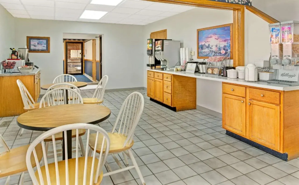 Super 8 Walnut
