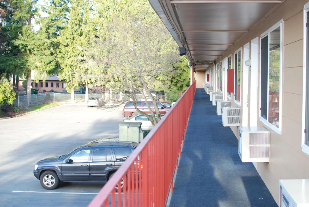 Smokey Point Motor Inn