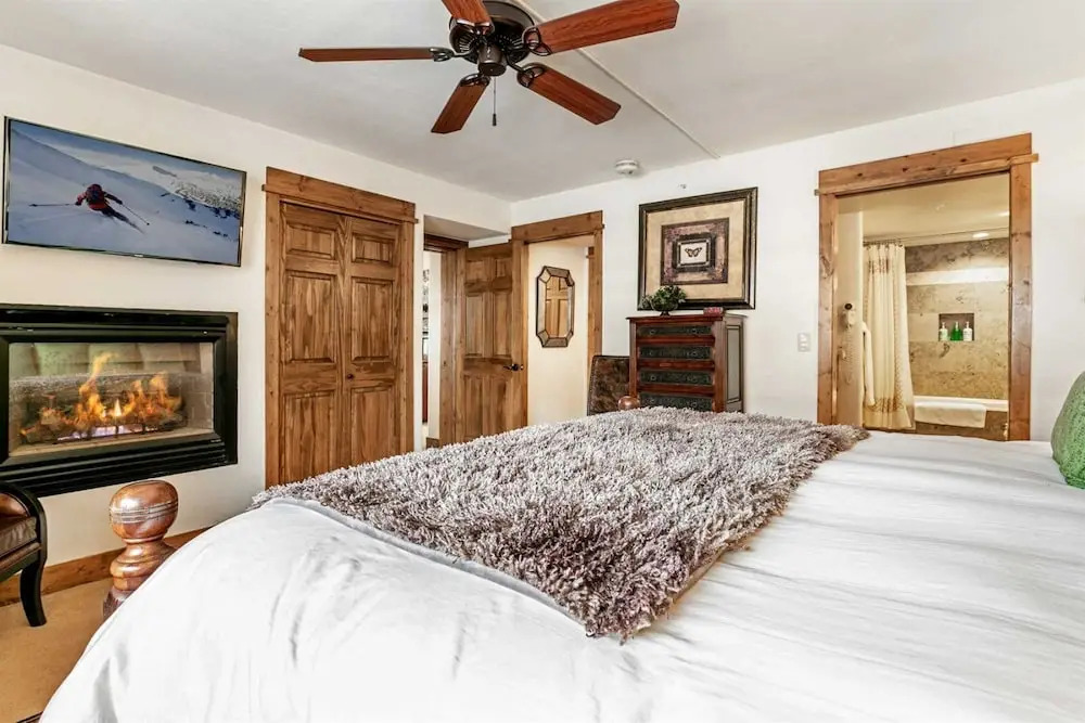 4 Bedroom Antlers Vacation Rental With Incredible Slopeside Views And Just A Short Walk To Gondola And Lionshead Village