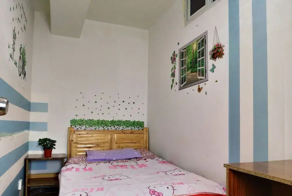 Kunming Harbor Home Hostel