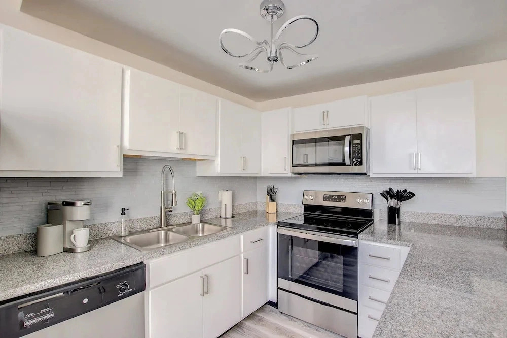 TWO CozySuites Apt w Skybridge Access 4