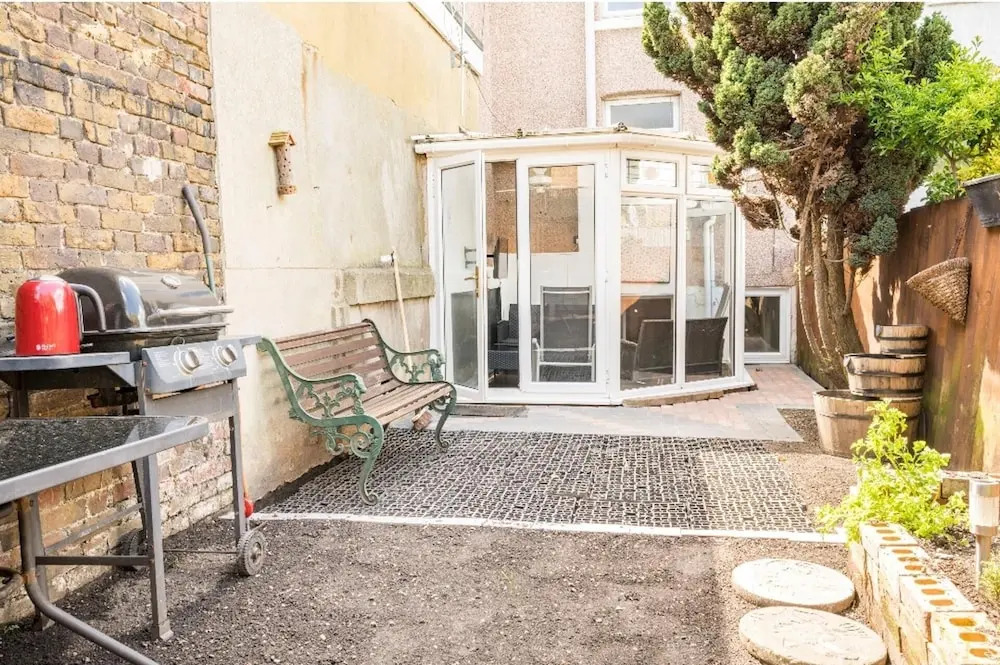 Maidstone - Sleeps 6 - Parking - Garden - 96ws