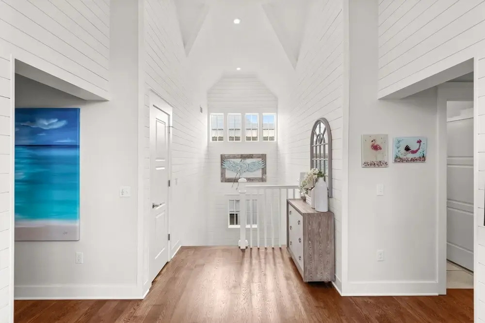 Carefree Cottage - 46 E Seacrest Blvd