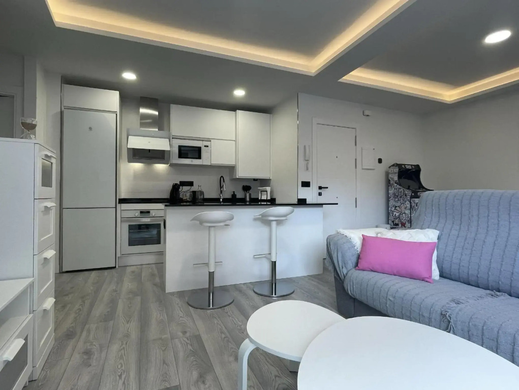 Apartamento Nuevo con patio, situado en el centro.