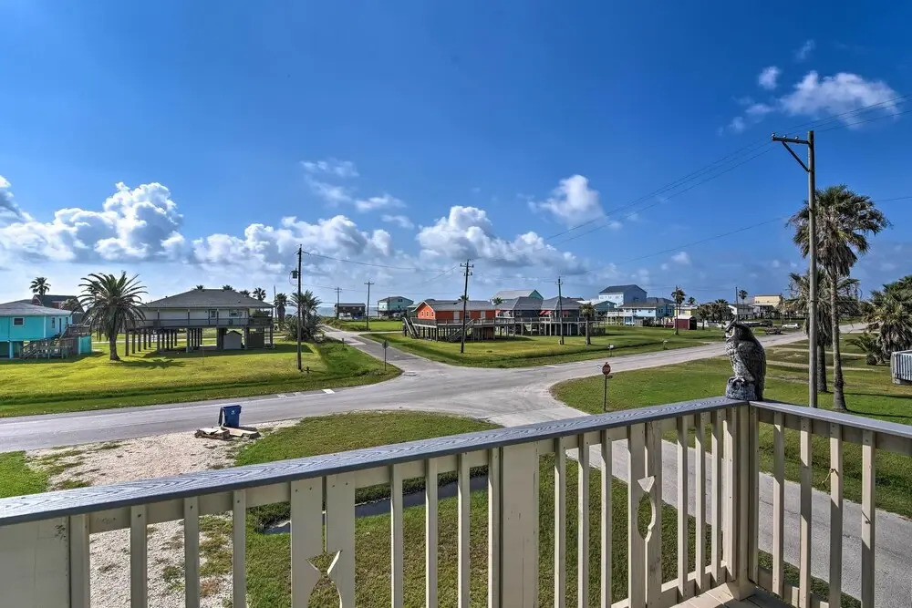 2 Blocks to Gulf: Surfside Beach Family Home!