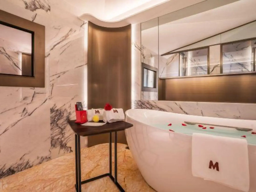 Peninsula Hotel - Anning