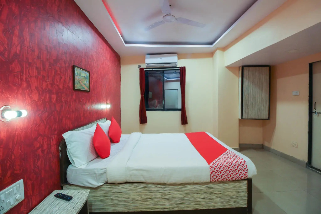 OYO 60657 Hotel Nobel Executive