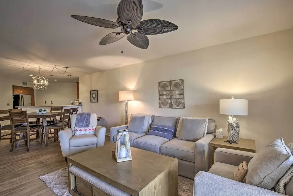 St Pete Condo w/ Heated Pool - 3 Miles to Beach!
