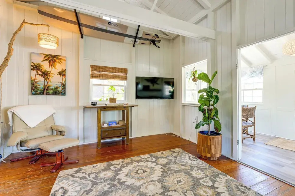 1 Block to Treasure Island Beach: Gem w/ Hot Tub