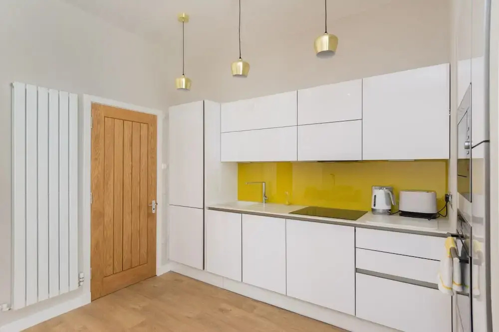 402 Dean Park Mews Apartment