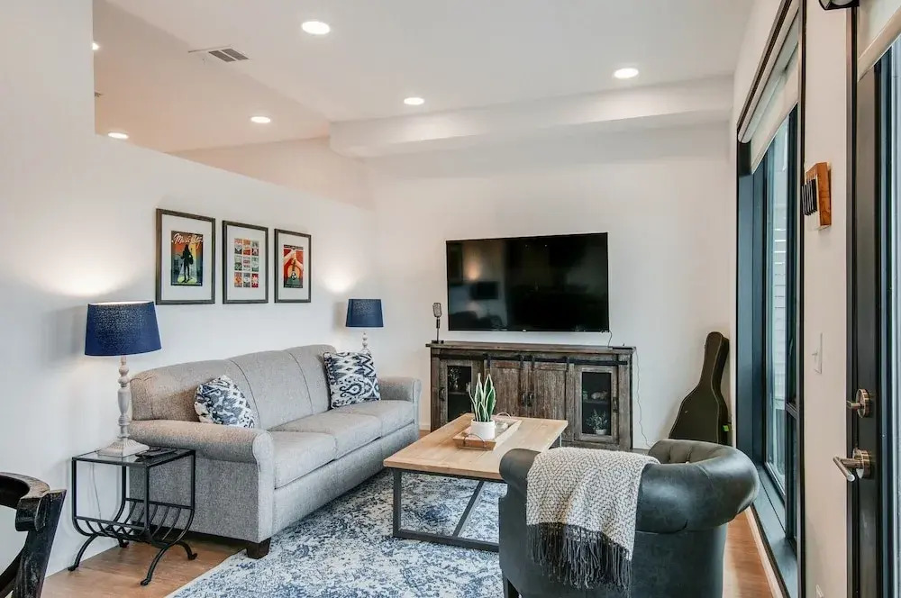Illume Chic Green Community Skyline Balcony 1 Bedroom Condo