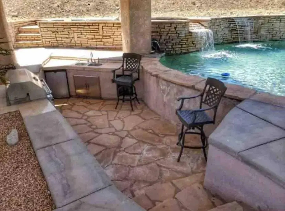 Ultimate Backyard-Pool/Spa. Slide. Lakeview. Ball