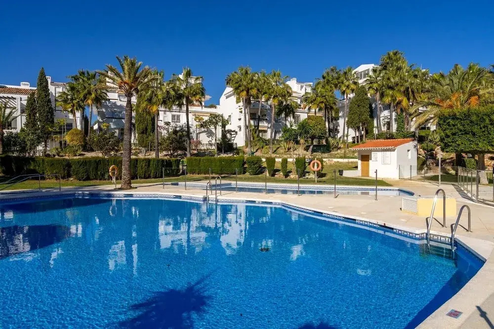 Lovely Apartment with View and Pool Ref 127