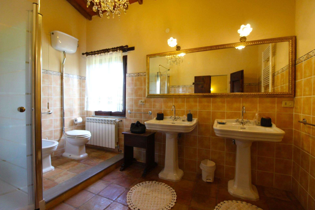 Stunning private villa for 6 guests with private pool, TV, pets allowed and parking